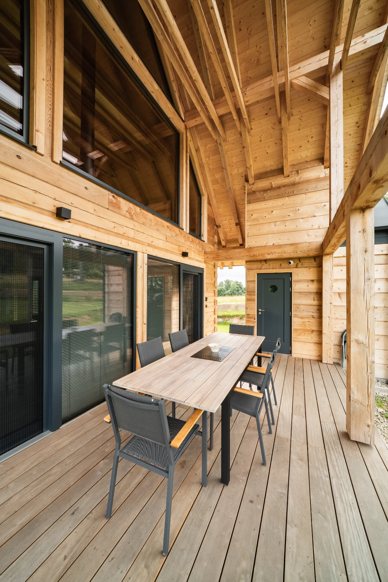 Terrasse mit Zugang zur Sauna